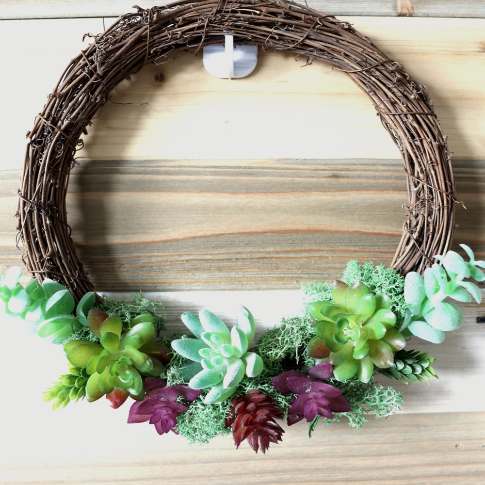 10" Grapevine Wreath with Hi-Quality Succulents & Moss Handmade Home Decor - Picture 1 of 3